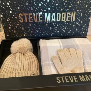 Steve Madden Scarf Hat Gloves set